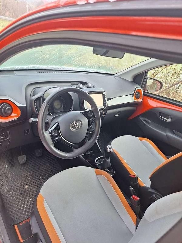 Gebraucht Toyota Aygo 69 PS (50 kW) 2014 Orange Kleinwagen