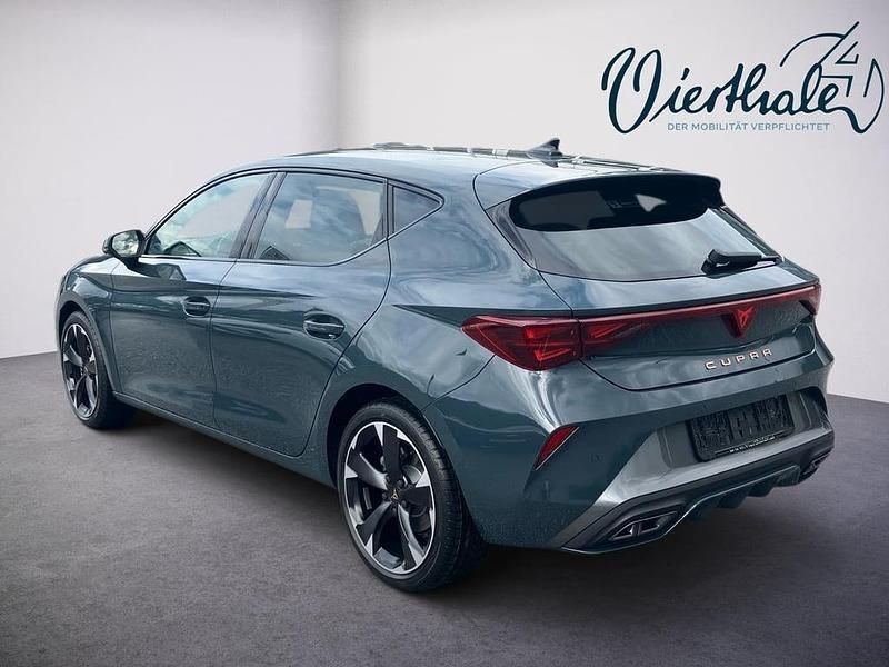 Gebraucht Cupra Leon 150 PS (110 kW) 2025 Dunkelblau  normal