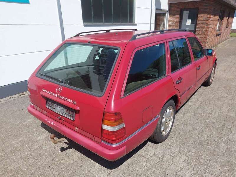 Gebraucht Mercedes 300 136 PS (100 kW) 1991 Rot Kombi