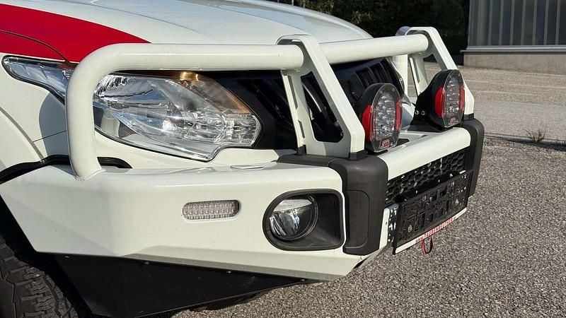 Gebraucht Mitsubishi L200 181 PS (133 kW) 2015 Weiß Abholung