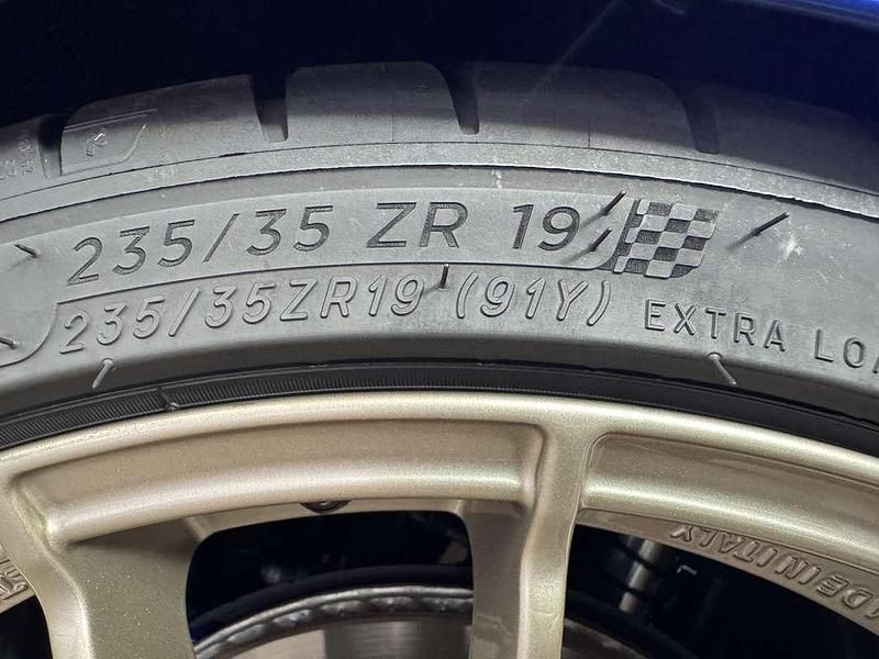 Gebraucht VW Golf VIII R 333 PS (244 kW) 2023 Limousine