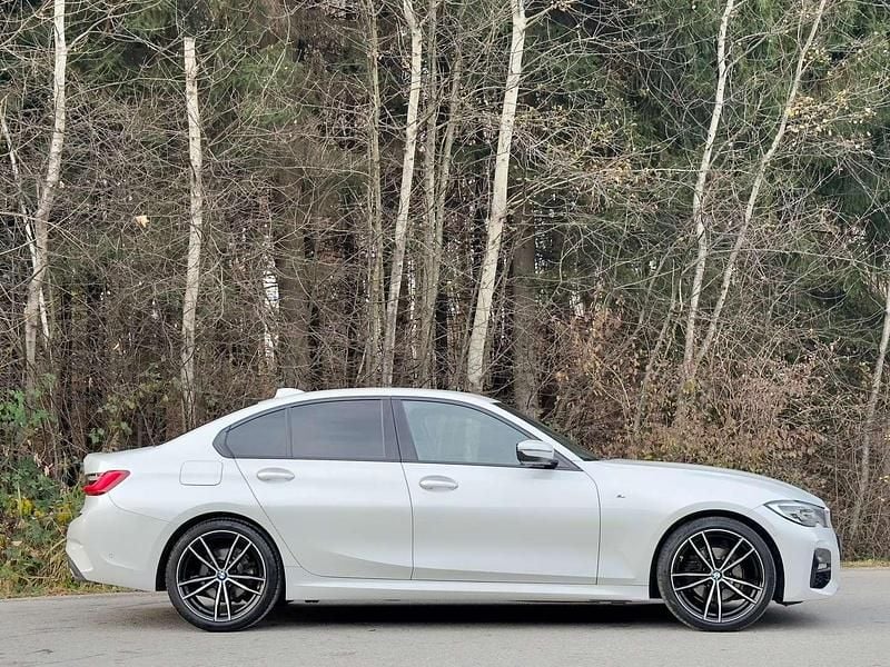 Gebraucht BMW 320 M Sport 190 PS (139 kW) 2019 Weiß Limousine