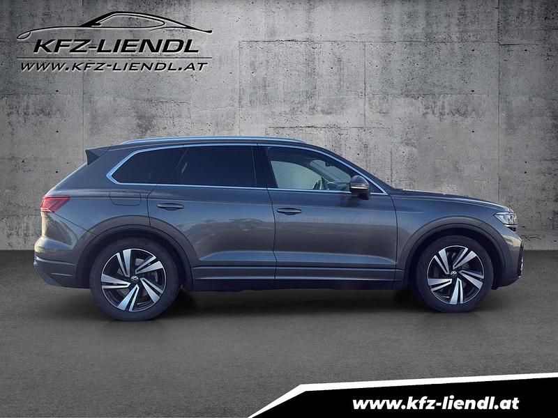 Gebraucht VW Touareg Elegance 381 PS (280 kW) 2024 Grau SUV