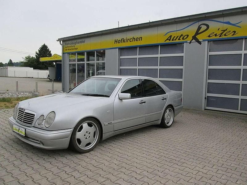 Silber Gebraucht 1997 Mercedes E50 AMG AMG Limousine | € 15.990 - Bild 1/4