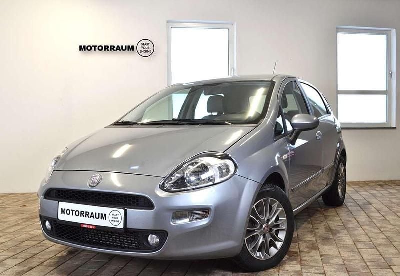 Silber Gebraucht 2013 Fiat Punto Limousine | € 3.990 - Bild 1/4