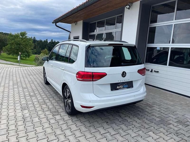 Gebraucht VW Touran Comfortline 150 PS (110 kW) 2023 Weiß Van / Kleinbus