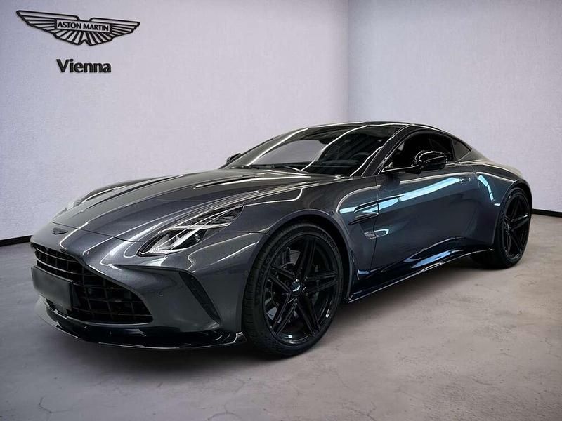 Grau Neu 2025 Aston Martin Vantage Launch Edition Coupé | € 272.900 - Bild 1/4