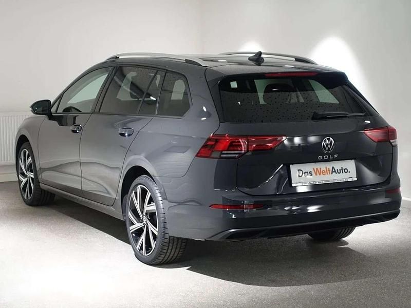 Gebraucht VW Golf VIII Life 116 PS (85 kW) 2024 Grau Kombi