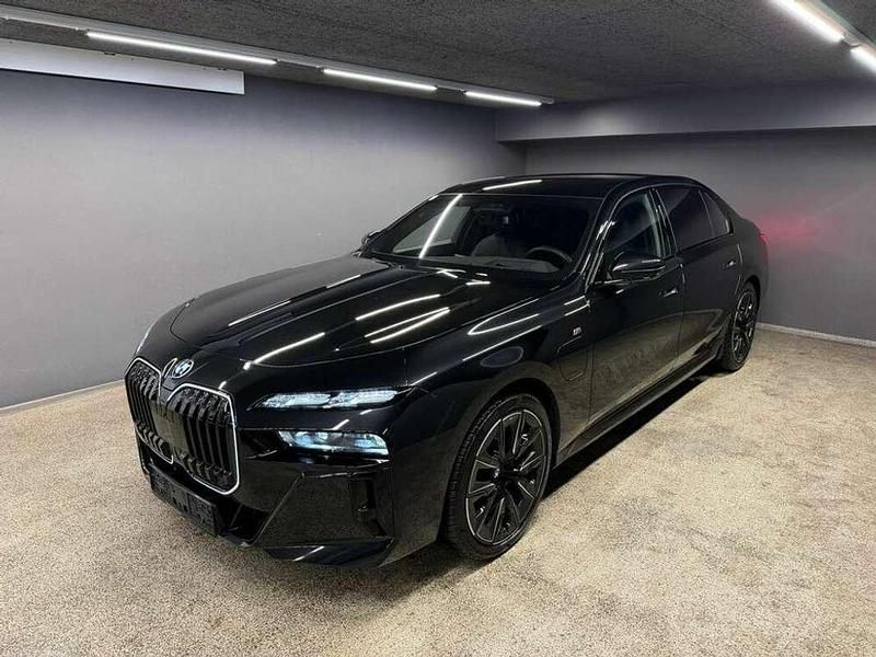 Gebraucht BMW 750e M Sport 490 PS (360 kW) 2025 Schwarz Limousine