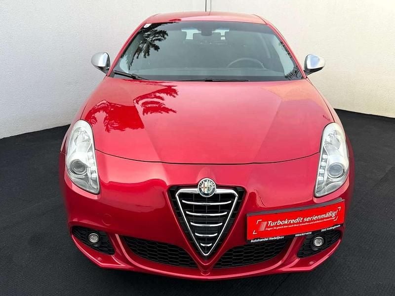 Rot Gebraucht 2011 Alfa Romeo Giulietta Turismo Kleinwagen | € 5.990 (Guter Preis) - Bild 1/4