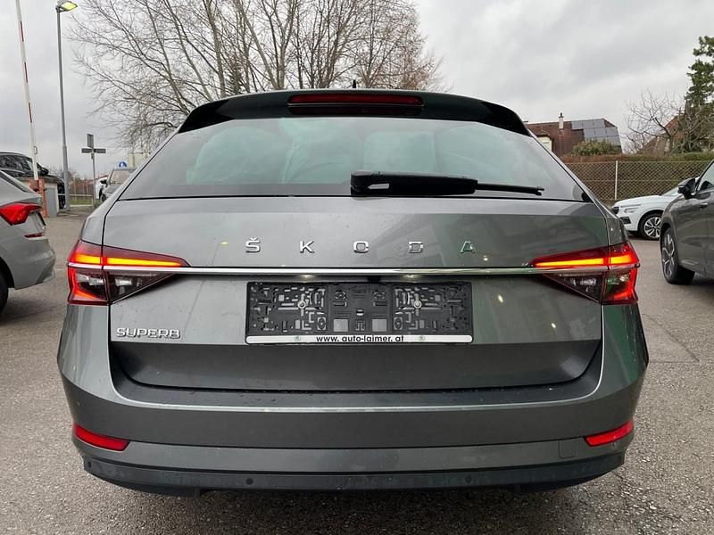 Gebraucht Skoda Superb Style 150 PS (110 kW) 2023 Grau Kombi