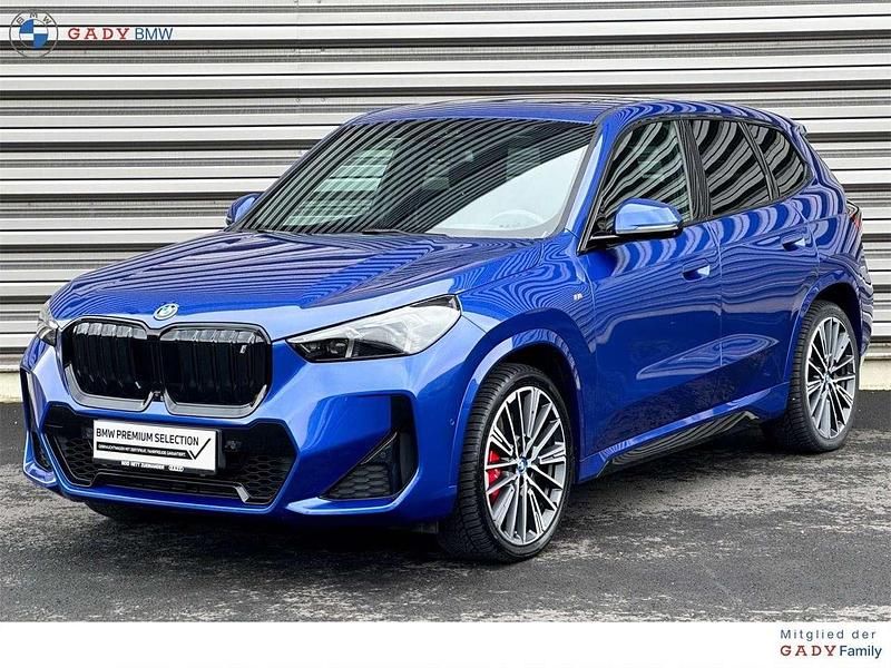 Portimao blau Gebraucht 2023 BMW iX1 Shadowline SUV | € 43.940 (Guter Preis) - Bild 1/4