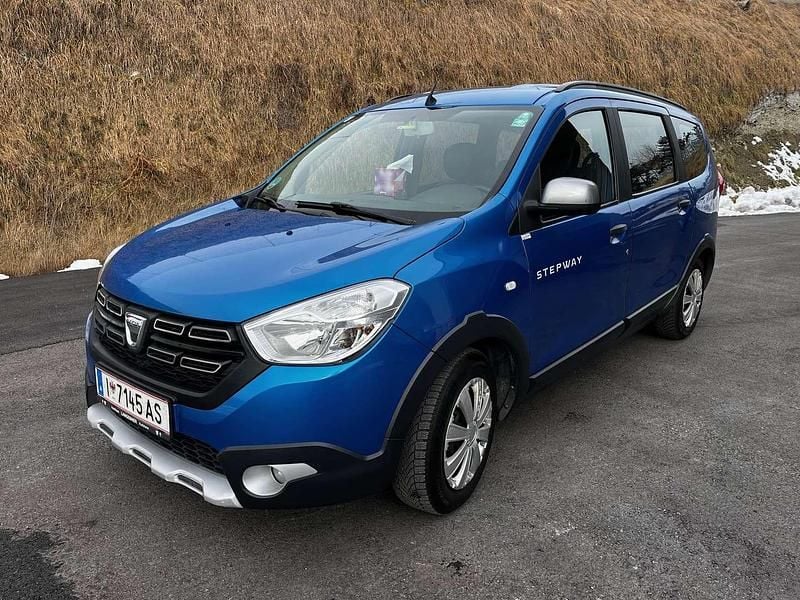 Blau Gebraucht 2017 Dacia Lodgy Stepway Van / Kleinbus | € 8.800 (Superpreis) - Bild 1/4