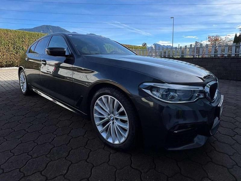 Grau Gebraucht 2017 BMW 520 M Sport Limousine | € 32.000 (Fairer Preis) - Bild 1/4
