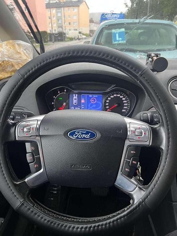 Gebraucht Ford S-MAX Titanium 140 PS (102 kW) 2012 Van / Kleinbus