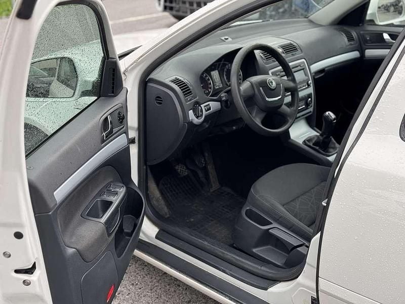Gebraucht Skoda Octavia 110 PS (80 kW) 2011 Weiß Kombi