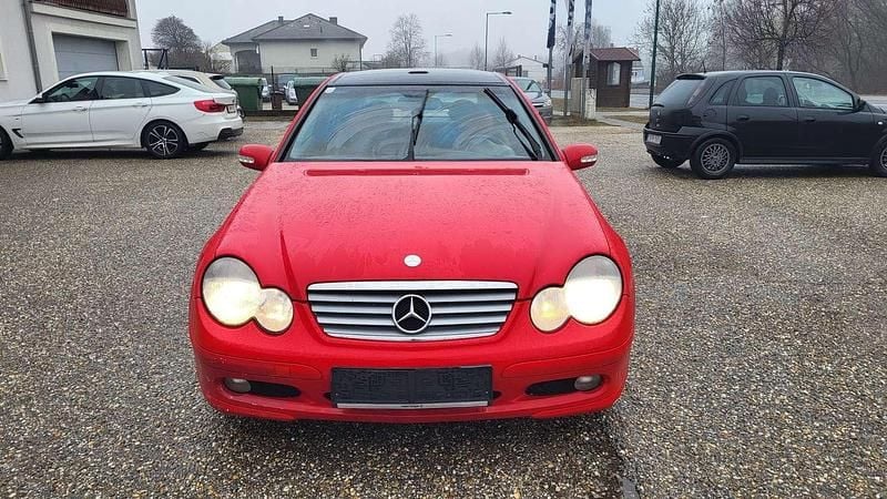 Gebraucht Mercedes C220 143 PS (105 kW) 2002 Rot Coupé
