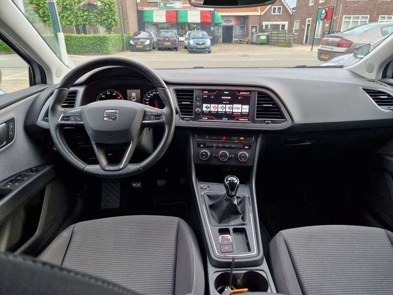Gebraucht Seat Leon Style 131 PS (96 kW) 2019 Grau Kleinwagen