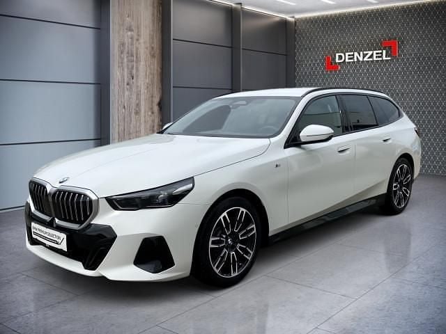 Gebraucht BMW 520 M Sport 197 PS (144 kW) 2025 Alpinweiss iii Kombi