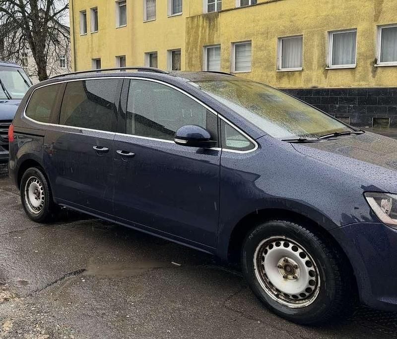 Blau Gebraucht 2012 VW Sharan Trendline Van / Kleinbus | € 6.000 - Bild 1/1