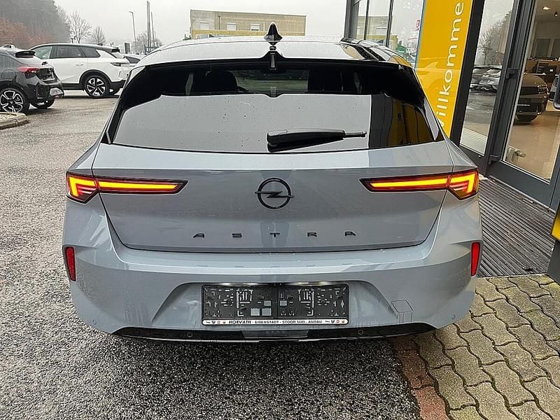 Neu Opel Astra 131 PS (96 kW) 2026 Grau Limousine