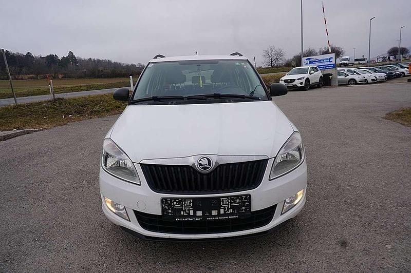 Weiß Gebraucht 2014 Skoda Fabia Active Kleinwagen | € 2.590 (Fairer Preis) - Bild 1/4