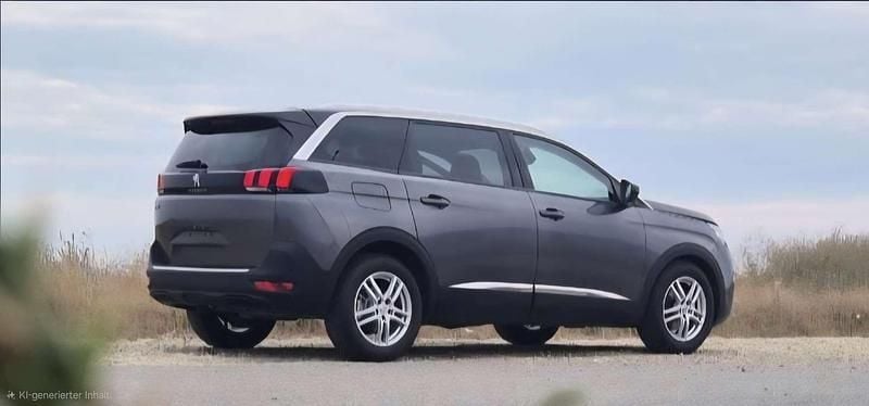 Grau Gebraucht 2018 Peugeot 5008 S SUV | € 16.300 (Fairer Preis) - Bild 1/4