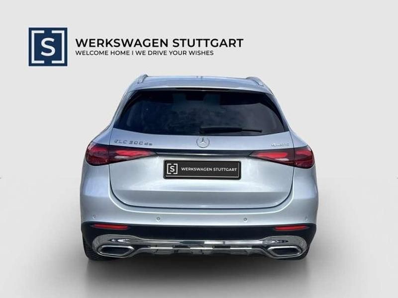 Gebraucht Mercedes GLC300 Avantgarde 197 PS (144 kW) 2023 Silber Van / Kleinbus
