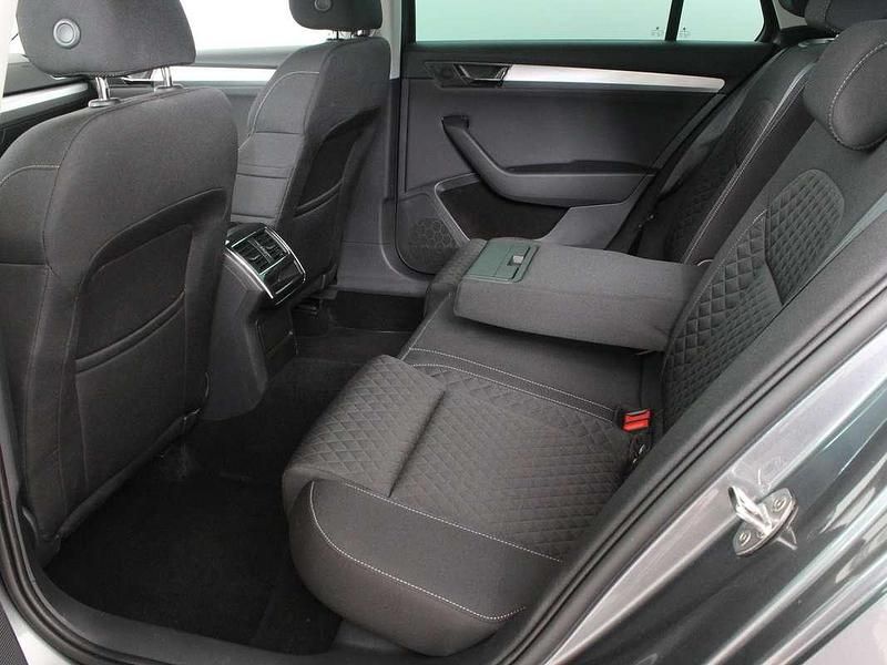 Gebraucht Skoda Superb Ambition 150 PS (110 kW) 2023 Mittelgrau  metallic Kombi