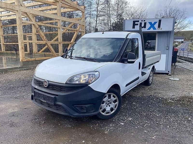 Gebraucht Fiat Doblò 95 PS (69 kW) 2017 Weiß Van / Kleinbus