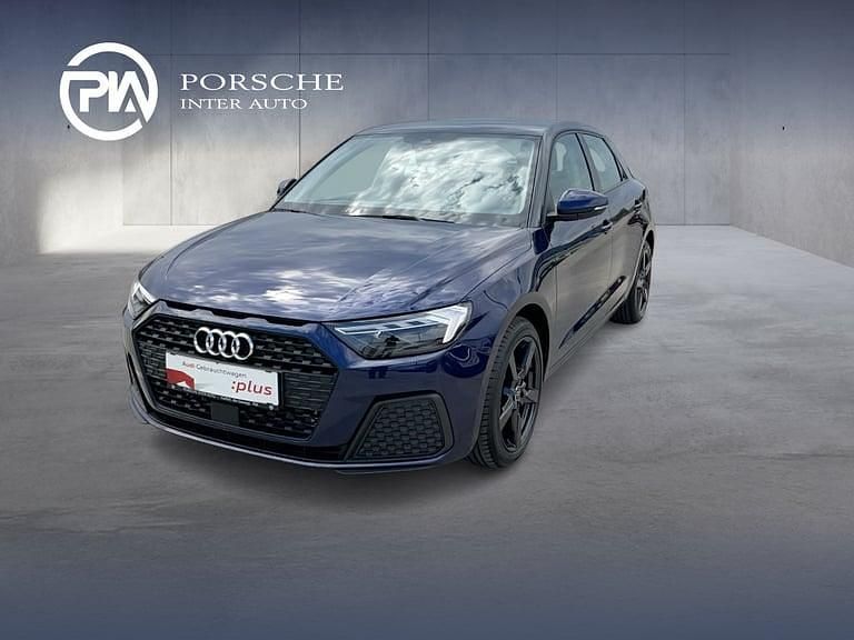 Mittelblau metallic Neu 2025 Audi A1 Sportback Design Kleinwagen | € 30.480 (Etwas zu teuer) - Bild 1/4