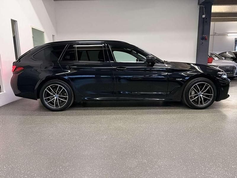 Gebraucht BMW 530e M Sport 292 PS (214 kW) 2022 Schwarz Kombi