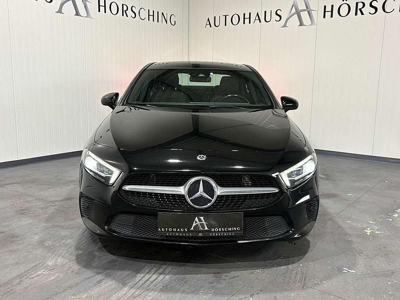 Gebraucht Mercedes A180 116 PS (85 kW) 2019 Schwarz Limousine