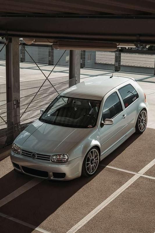 Gebraucht VW Golf IV R 241 PS (177 kW) 2002 Silber Limousine