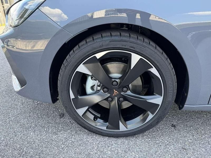 Gebraucht Cupra Leon 204 PS (150 kW) 2025 Hellgrau  normal Kombi