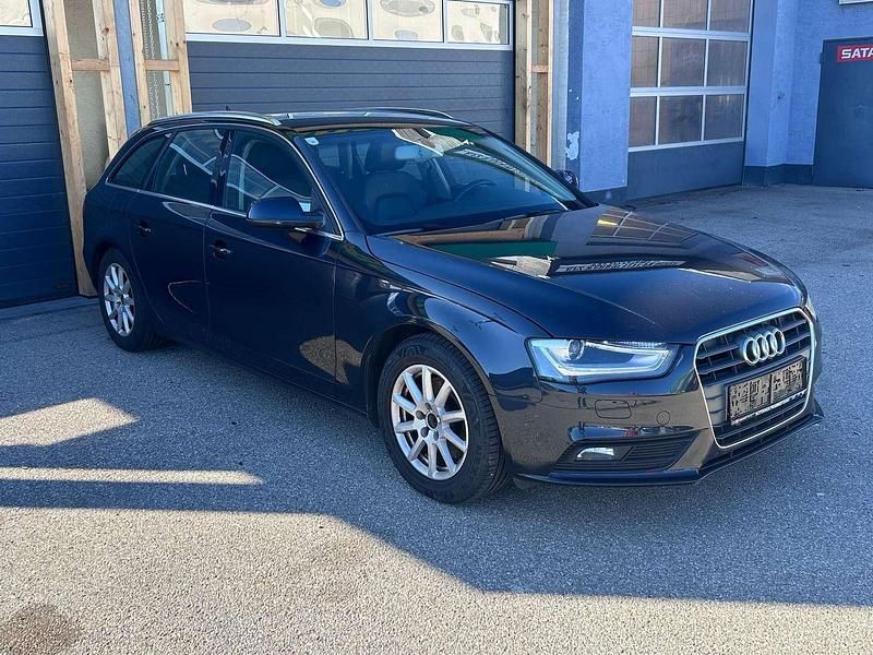 Gebraucht Audi A4 Advanced 136 PS (100 kW) 2013 Blau Kombi