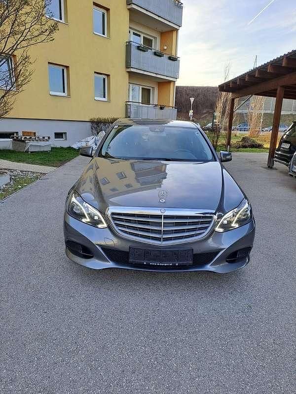Grau Gebraucht 2016 Mercedes E200 Edition Limousine | € 21.500 (Fairer Preis) - Bild 1/4