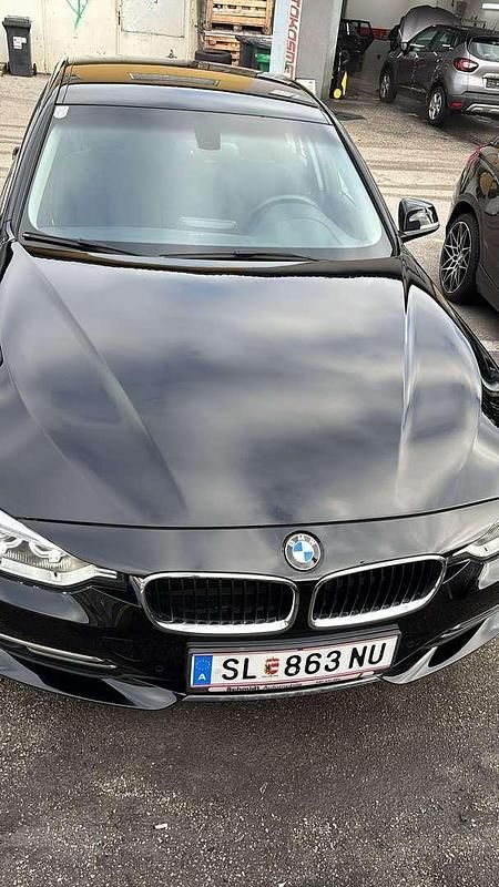 Gebraucht BMW 318 143 PS (105 kW) 2013 Schwarz Limousine