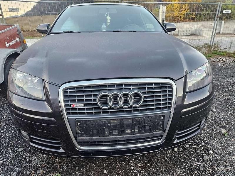 Grau Gebraucht 2006 Audi A3 Ambiente Limousine | € 1.999 (Superpreis) - Bild 1/4