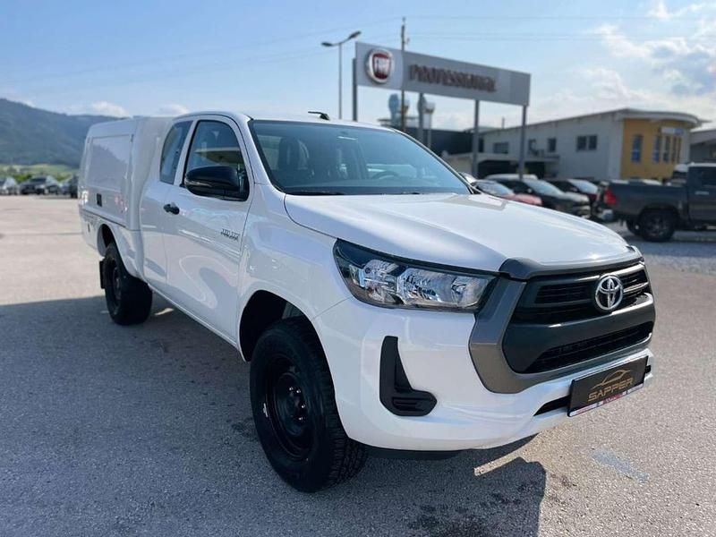 Gebraucht Toyota HiLux 150 PS (110 kW) 2023  metallic Abholung