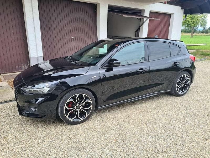 Gebraucht Ford Focus ST-Line X 125 PS (91 kW) 2021 Schwarz Limousine
