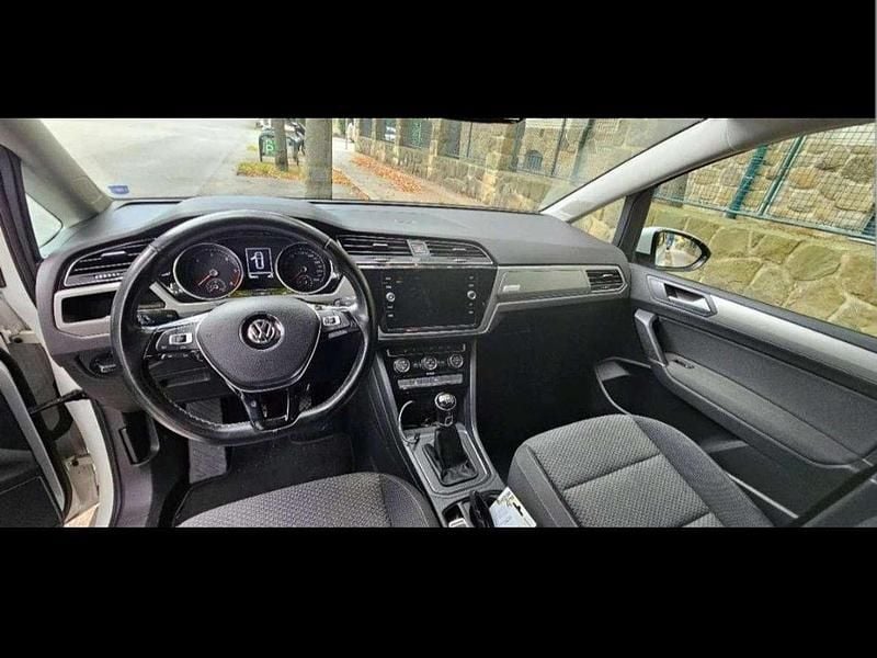 Gebraucht VW Touran Comfortline 110 PS (80 kW) 2016 Weiß Van / Kleinbus