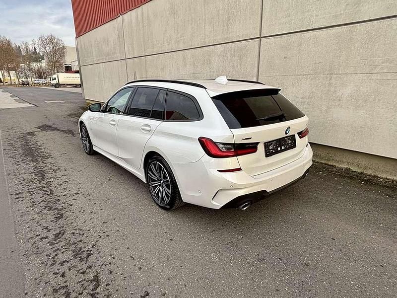 Gebraucht BMW 330e M Sport 184 PS (135 kW) 2021 Weiß Kombi