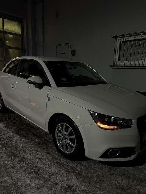 Gebraucht Audi A1 Attraction 86 PS (63 kW) 2011 Weiß Kleinwagen