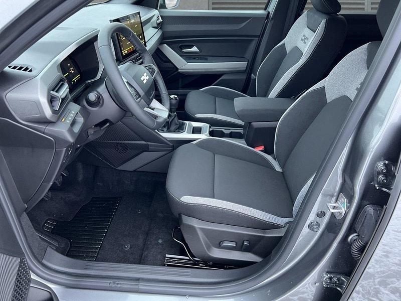 Neu Dacia Bigster Journey 140 PS (102 kW) 2025 Grau SUV