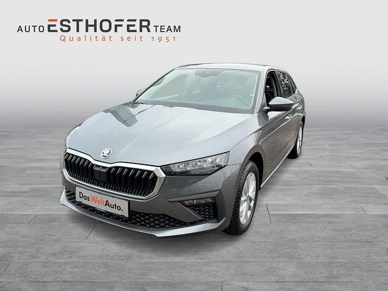 Mittelgrau metallic Neu 2026 Skoda Scala Selection Kleinwagen | € 27.490 (Guter Preis) - Bild 1/4