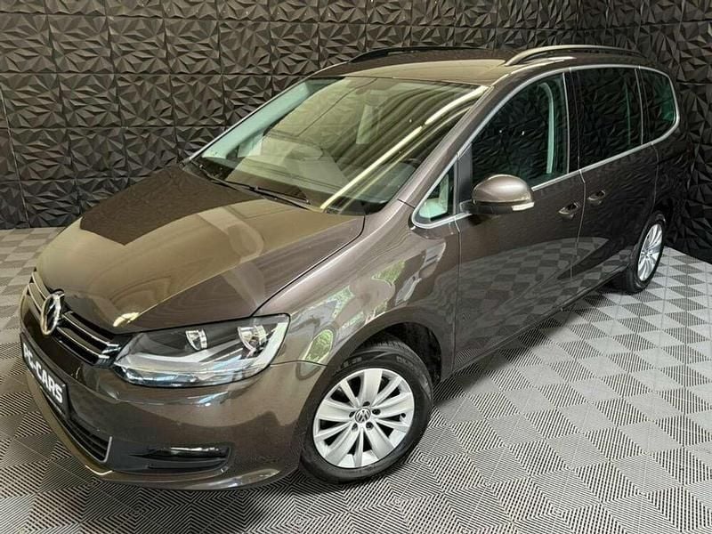 Gebraucht VW Sharan Comfortline 150 PS (110 kW) 2018 Braun Van / Kleinbus
