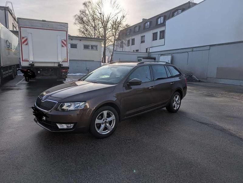 Gebraucht Skoda Octavia Ambition 110 PS (80 kW) 2016 Braun Kleinwagen
