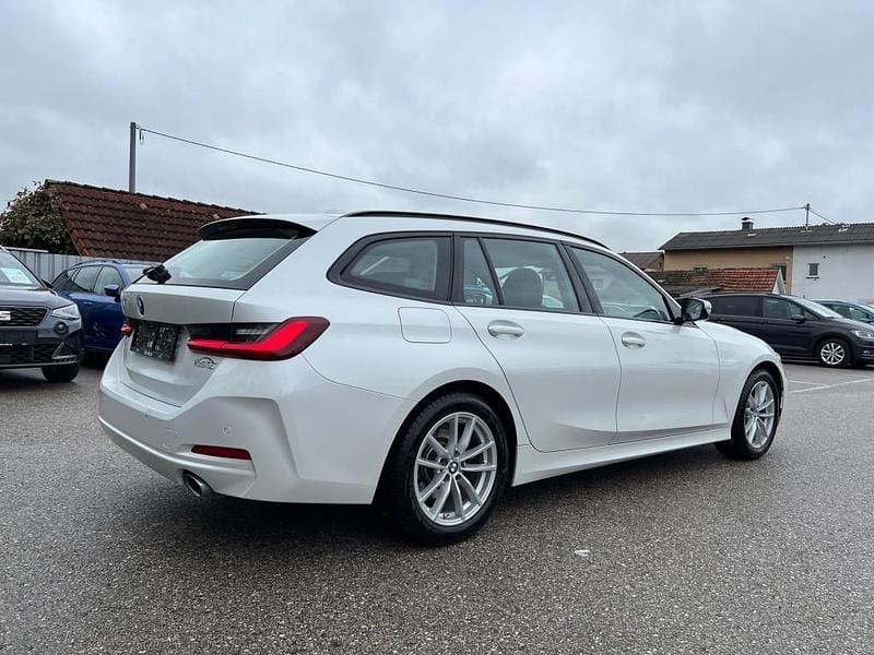 Gebraucht BMW 318 156 PS (114 kW) 2023 Weiß Kombi