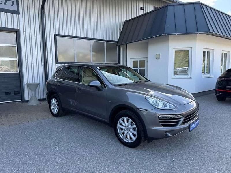 Grau Gebraucht 2011 Porsche Cayenne SUV | € 18.880 (Fairer Preis) - Bild 1/4